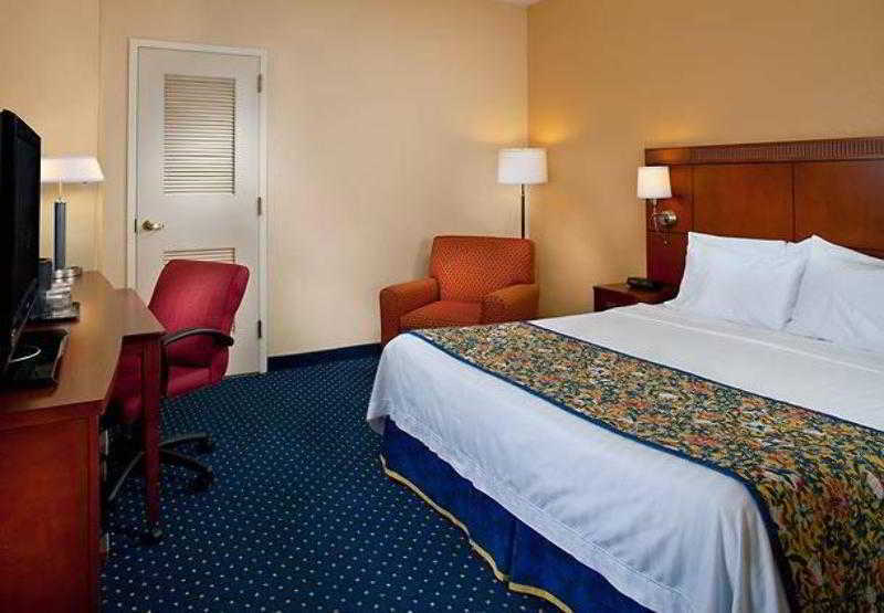Courtyard By Marriott New Orleans Downtown Near The French Quarter Hotel Room photo